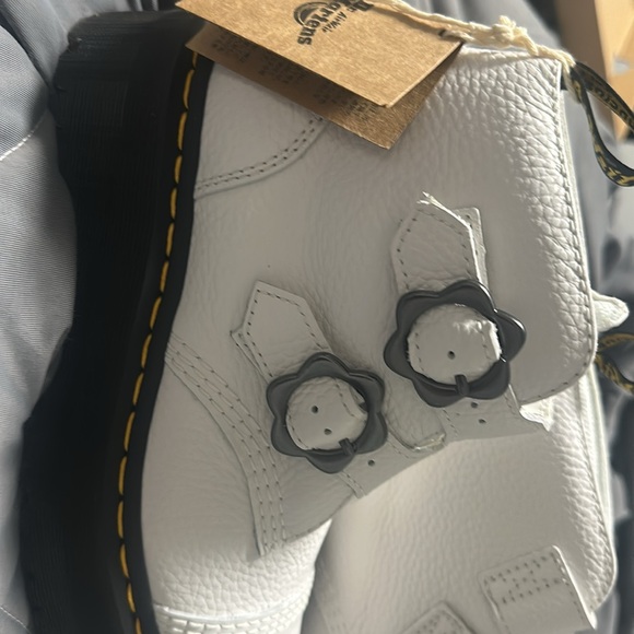Size 7, Doc Martens white never been worn - Picture 4 of 7